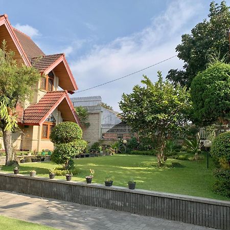 Villa Nuansa Alam Lembang Exterior foto